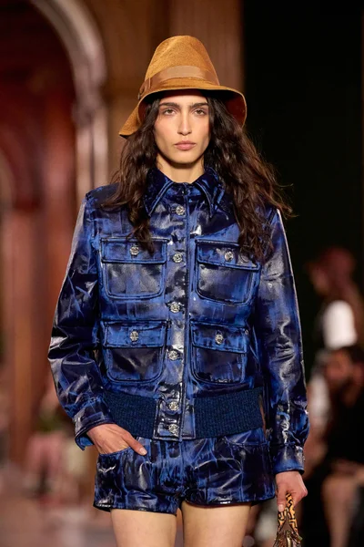 Look 32